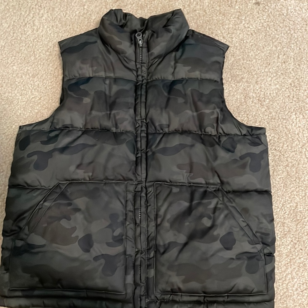 Boys puffer vest camo